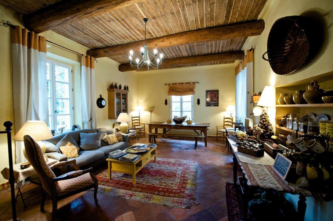 Le Clos Des Freres Gris Bed & Breakfast Aix-en-Provence Dış mekan fotoğraf