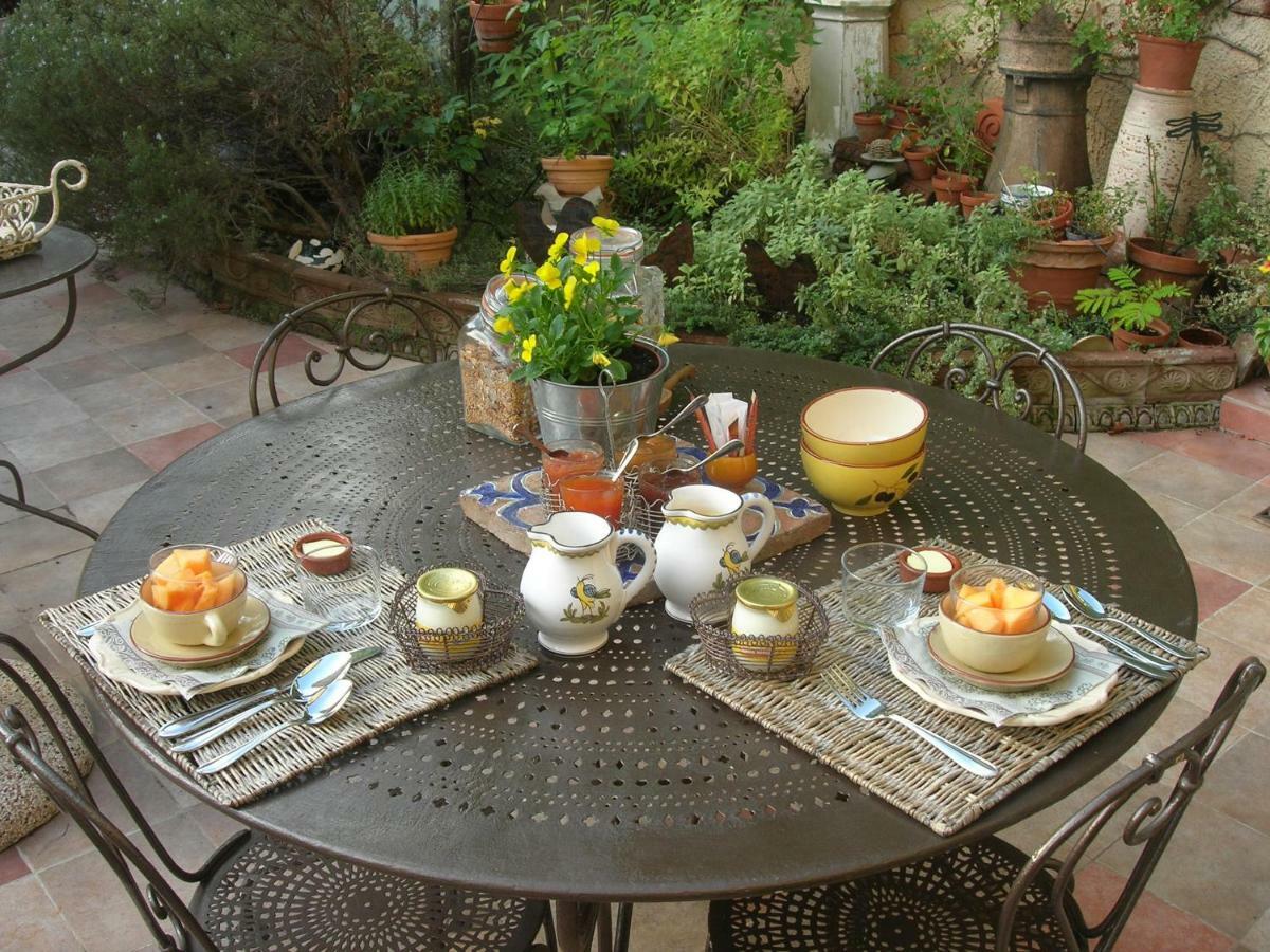 Le Clos Des Freres Gris Bed & Breakfast Aix-en-Provence Dış mekan fotoğraf